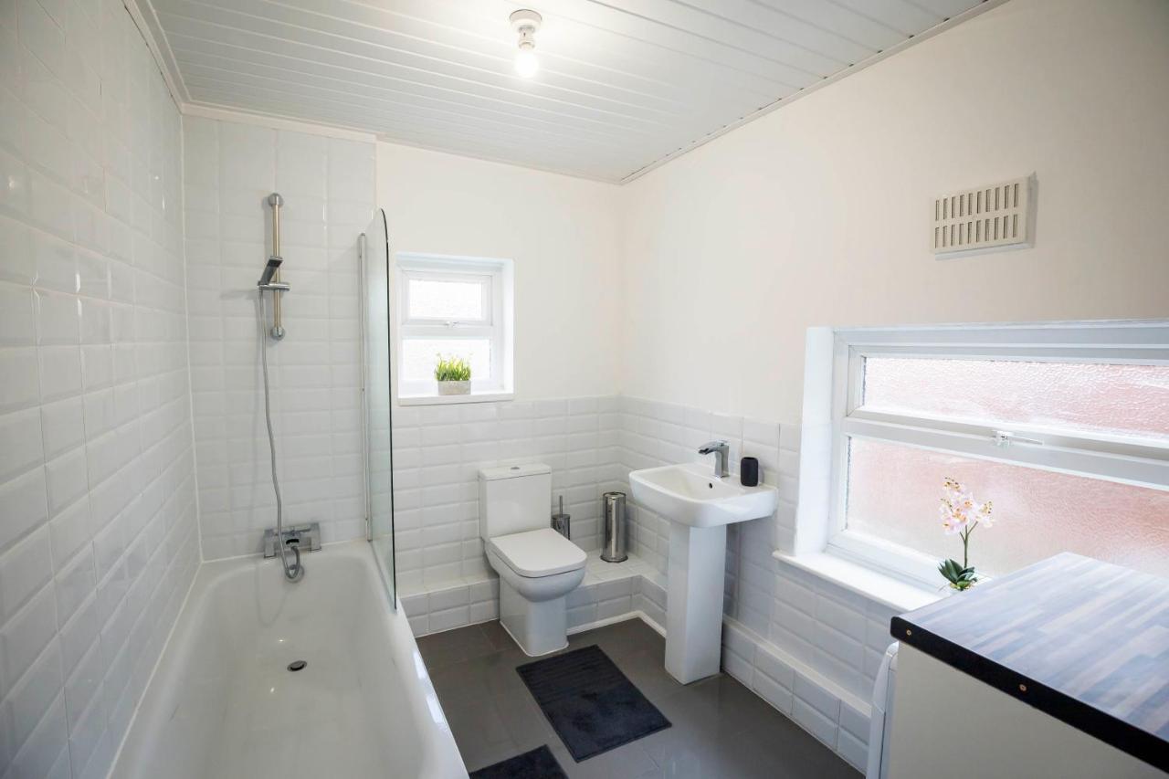 צ'סטר Spacious, Modern 4 Bed House Close To City Centre מראה חיצוני תמונה