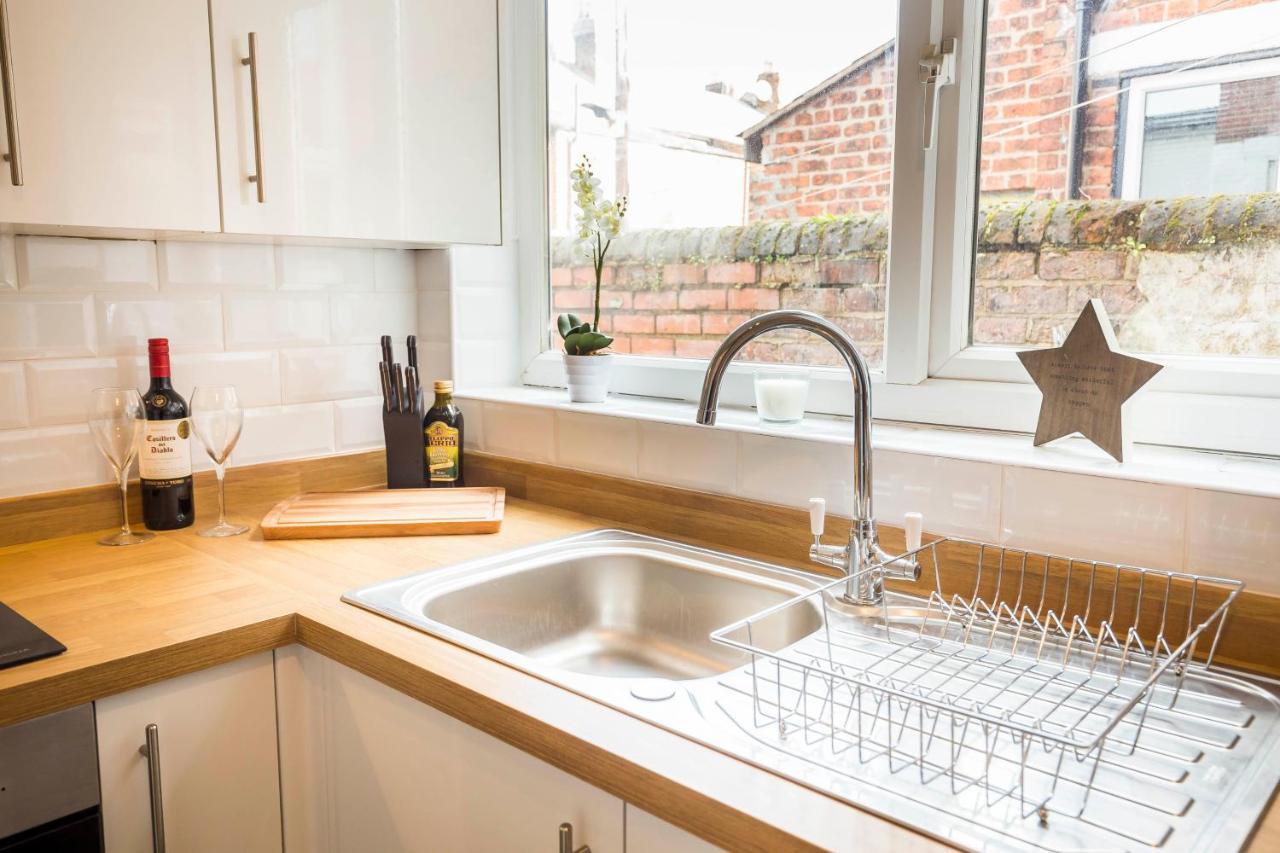 צ'סטר Spacious, Modern 4 Bed House Close To City Centre מראה חיצוני תמונה